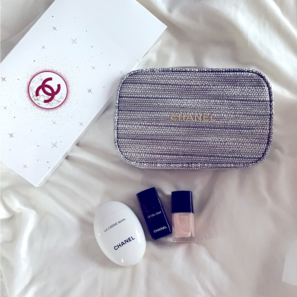 Chanel Holidays Stay Polished Nail Set Hand Cream + Top Coat + Nail Polish New
